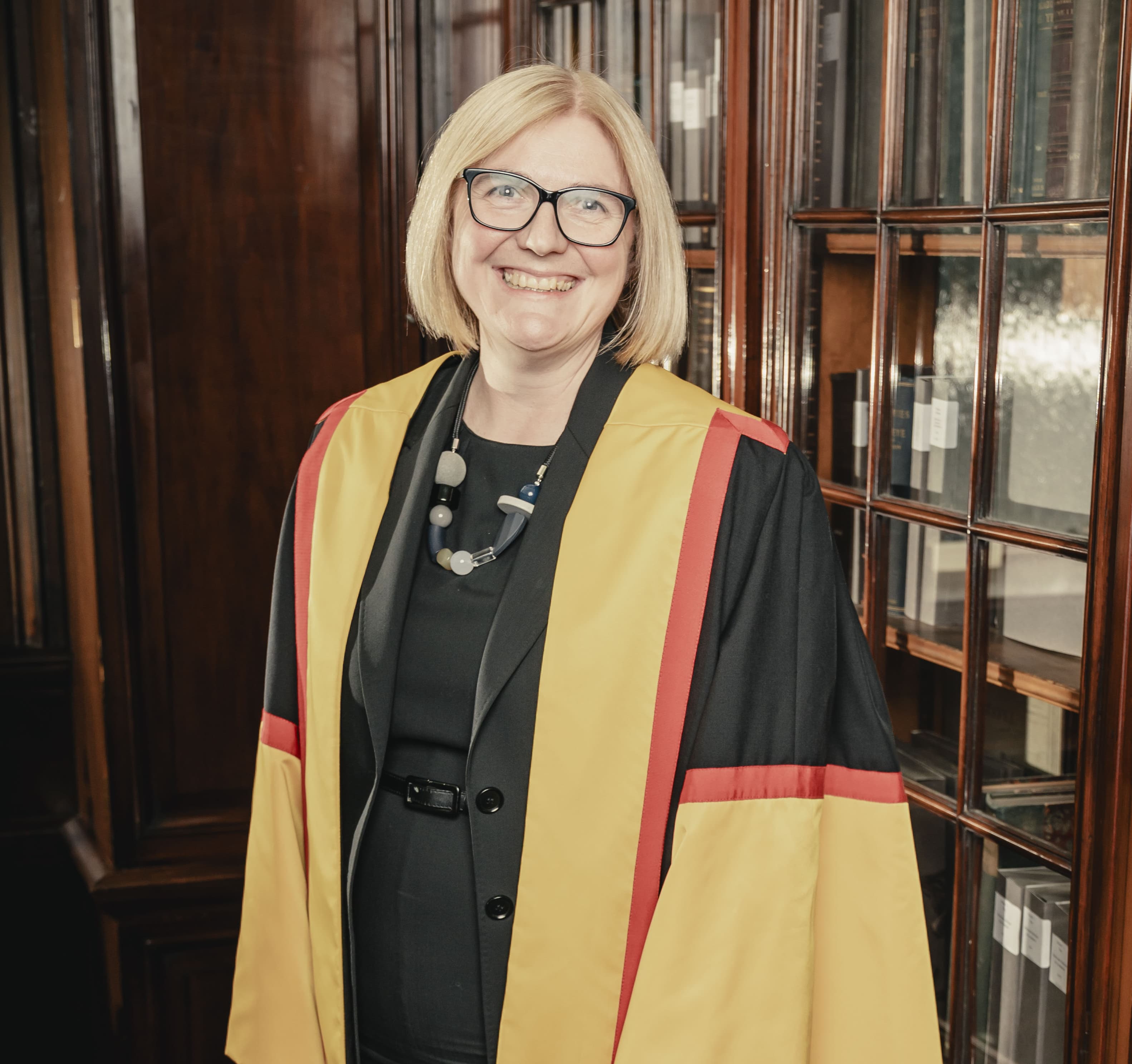 Dr Morven McElroy